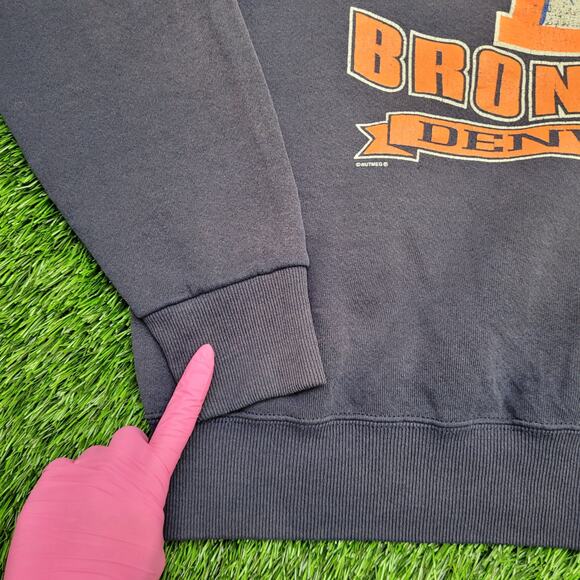 Vintage 1996 Denver Broncos Sweatshirt Medium 22x25 Sun-Faded - Picture 6 of 16
